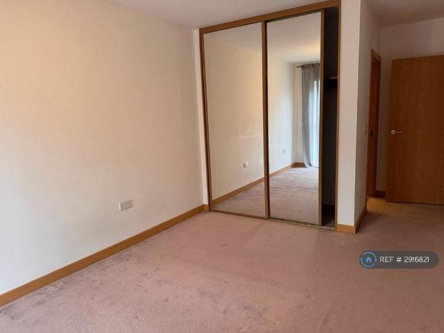 3 bedroom flat to rent