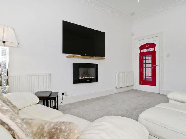 3 bedroom flat to rent