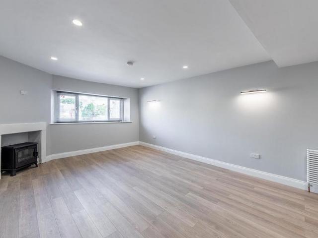 3 bedroom flat to rent