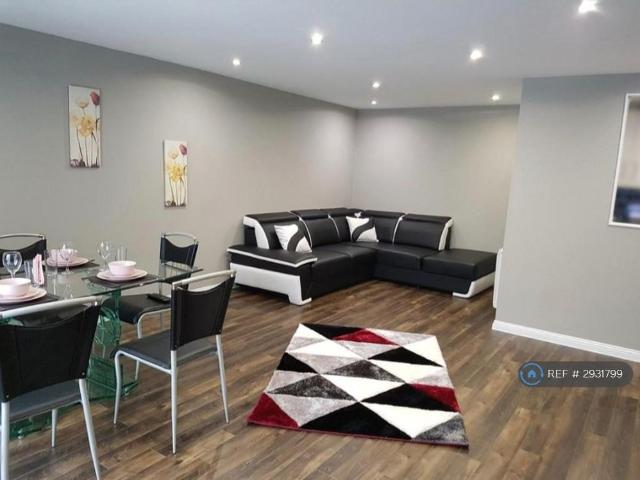 3 bedroom flat to rent