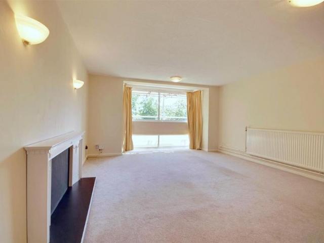 3 bedroom flat to rent
