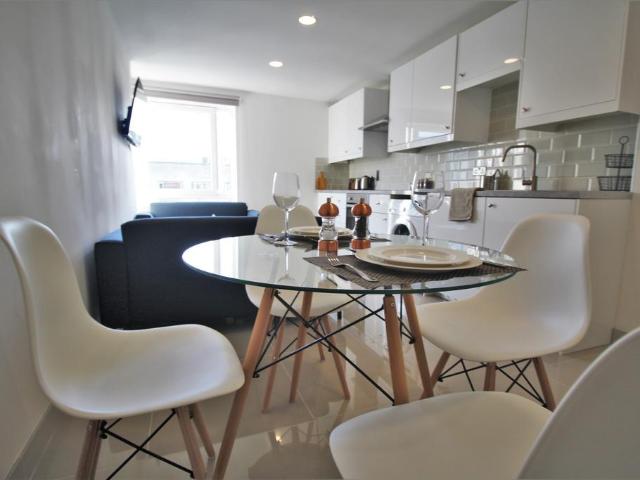 3 bedroom flat to rent