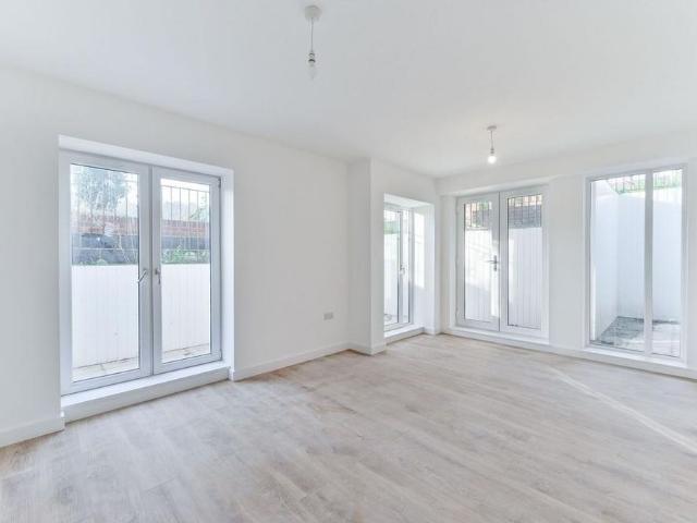3 bedroom flat to rent