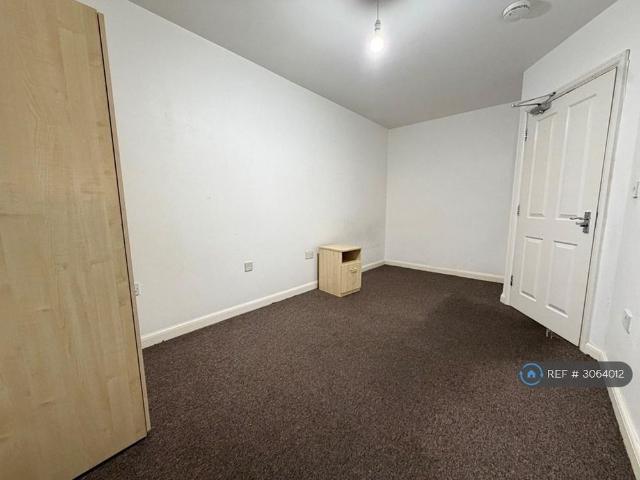 3 bedroom flat to rent