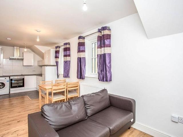 3 bedroom flat to rent