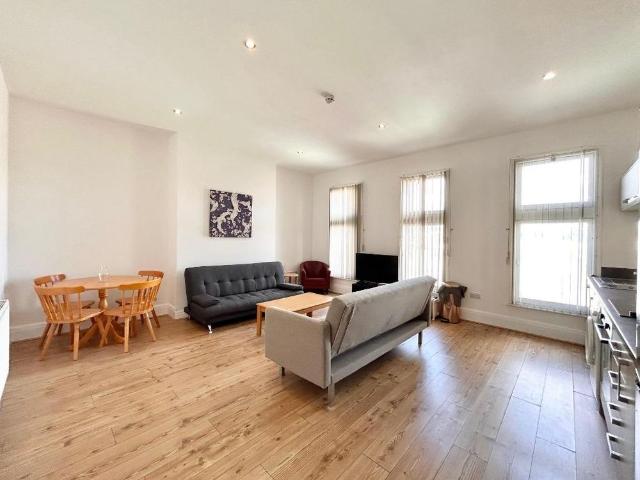 3 bedroom flat to rent