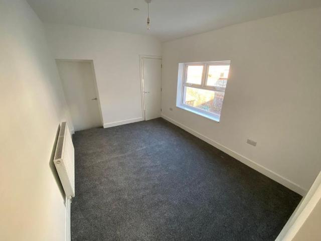 3 bedroom flat to rent