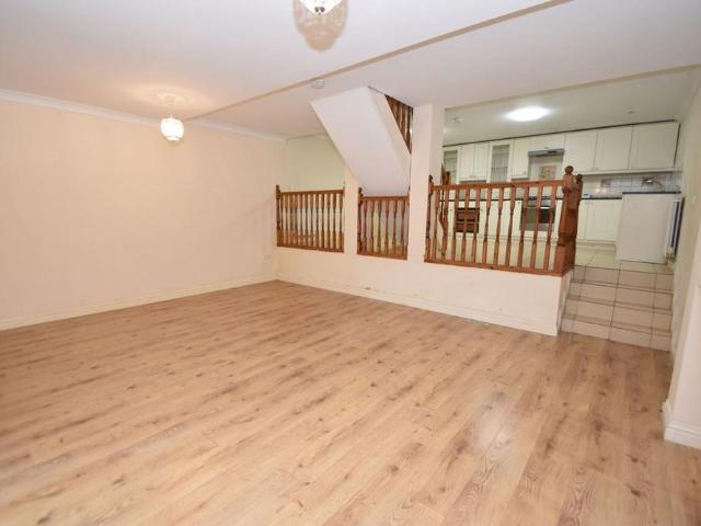 3 bedroom flat to rent