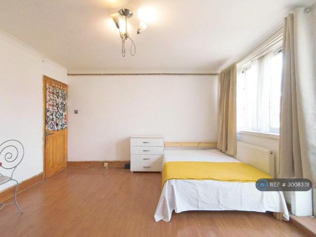 3 bedroom flat to rent
