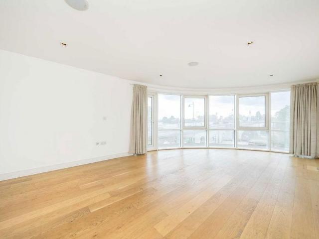 3 bedroom flat to rent