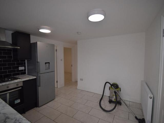 3 bedroom flat to rent