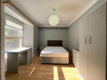 Woodlands, London, Greater London - Equipped kitchen