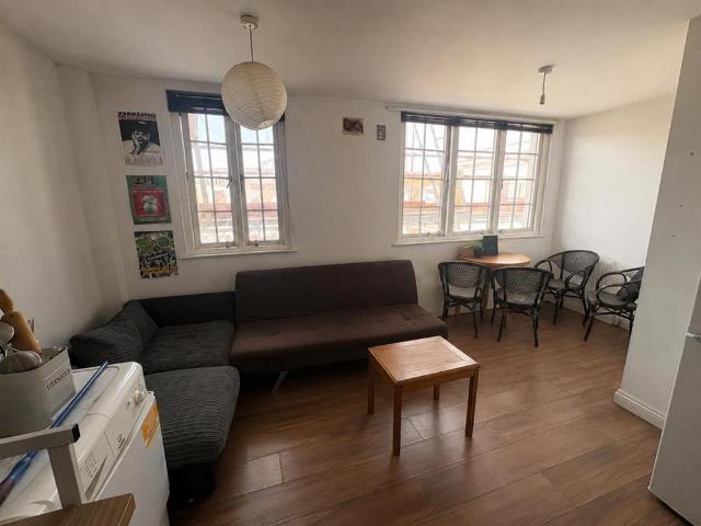 3 bedroom flat to rent