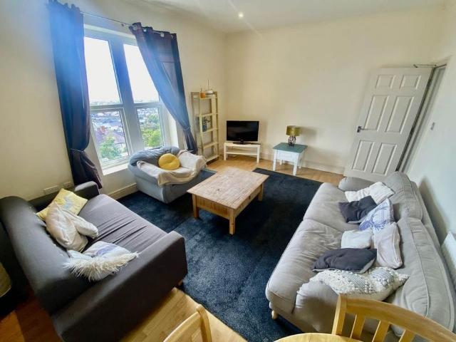 3 bedroom flat to rent