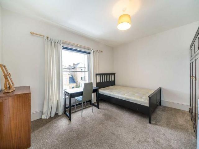 3 bedroom flat to rent