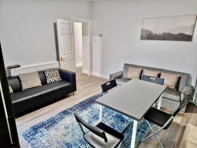 3 bedroom flat to rent