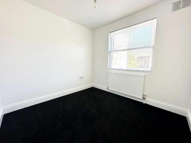3 bedroom flat to rent
