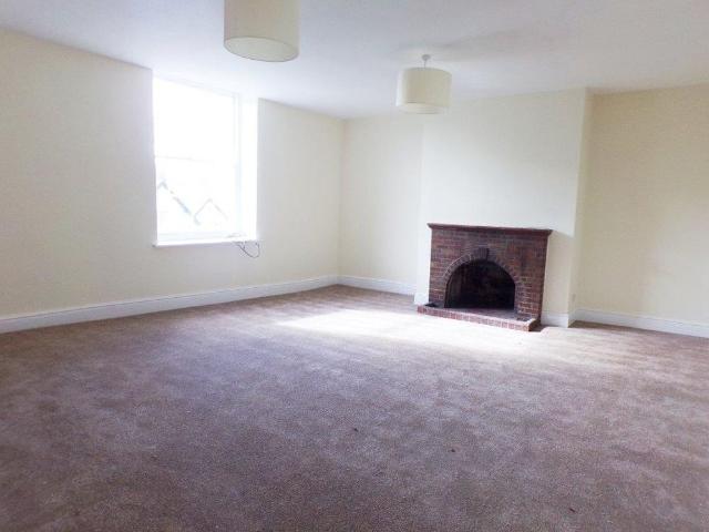 3 bedroom flat to rent