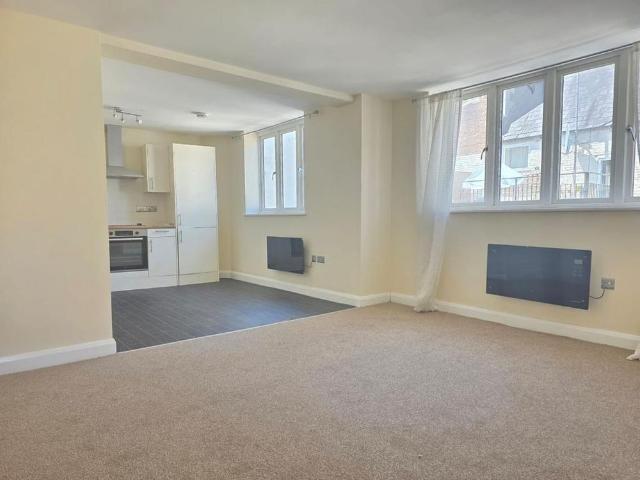 3 bedroom flat to rent