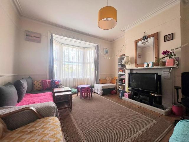 3 bedroom flat to rent