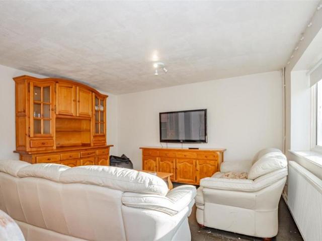 3 bedroom flat to rent