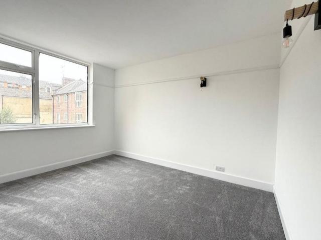 3 bedroom flat to rent