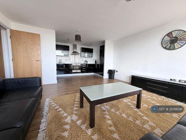 3 bedroom flat to rent