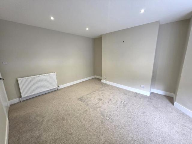 3 bedroom flat to rent