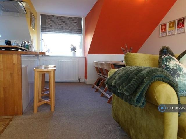 3 bedroom flat to rent