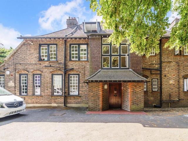 3 bedroom flat to rent