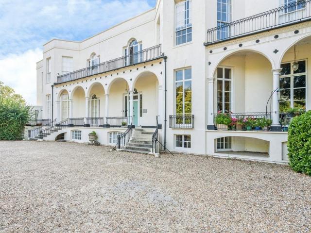 3 bedroom flat to rent