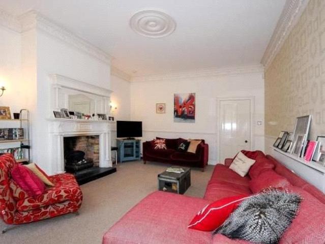 3 bedroom flat to rent