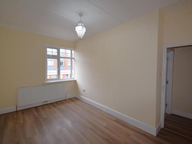 3 bedroom flat to rent
