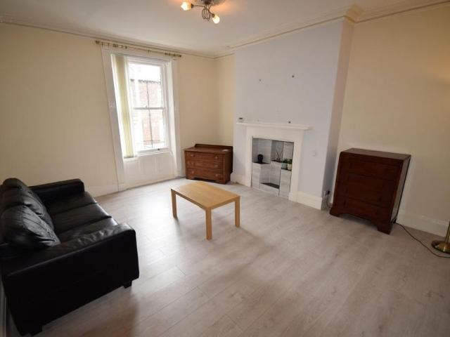 3 bedroom flat to rent