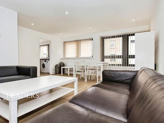 3 bedroom flat to rent