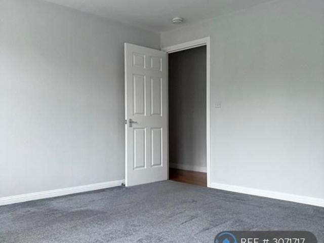 3 bedroom flat to rent