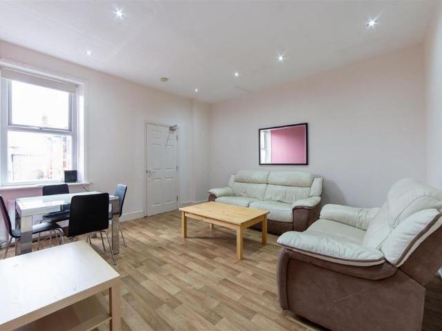 3 bedroom flat to rent
