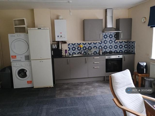 3 bedroom flat to rent