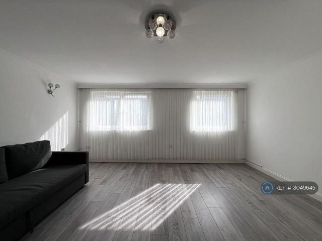 3 bedroom flat to rent