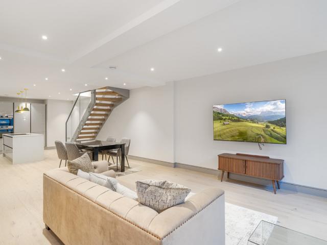 3 bedroom Flat To Rent
