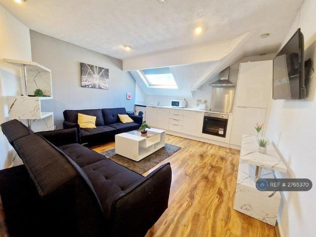 3 bedroom flat to rent