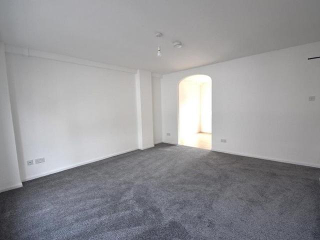 3 bedroom flat to rent