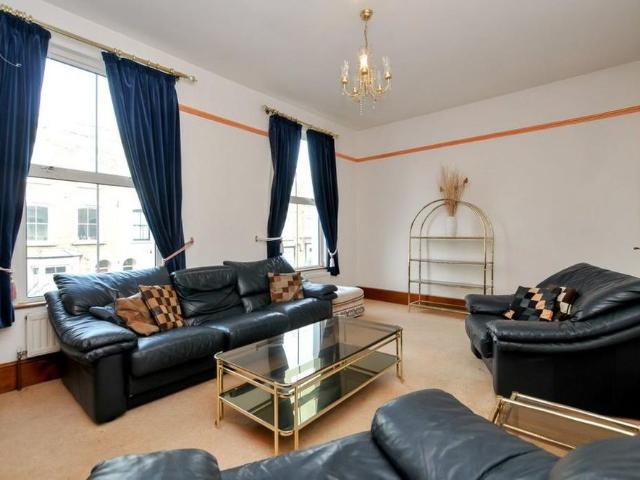 3 bedroom flat to rent