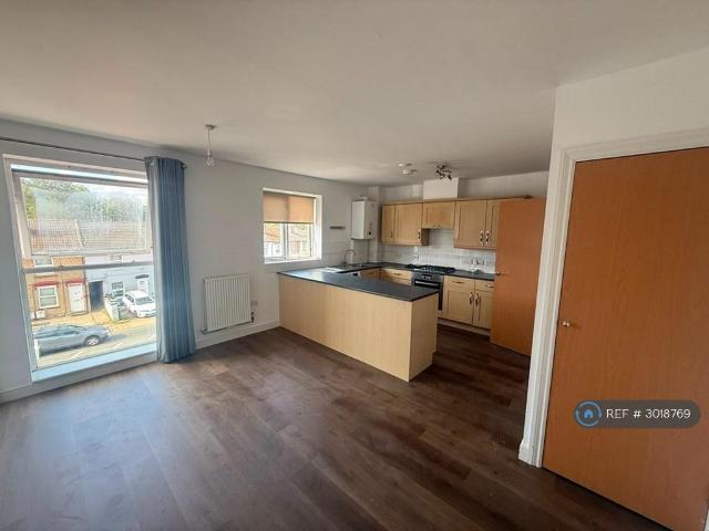 3 bedroom flat to rent