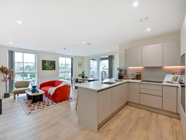 3 bedroom flat to rent