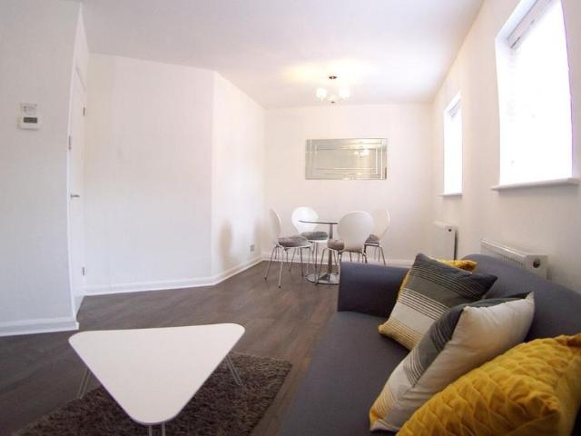 3 bedroom flat to rent