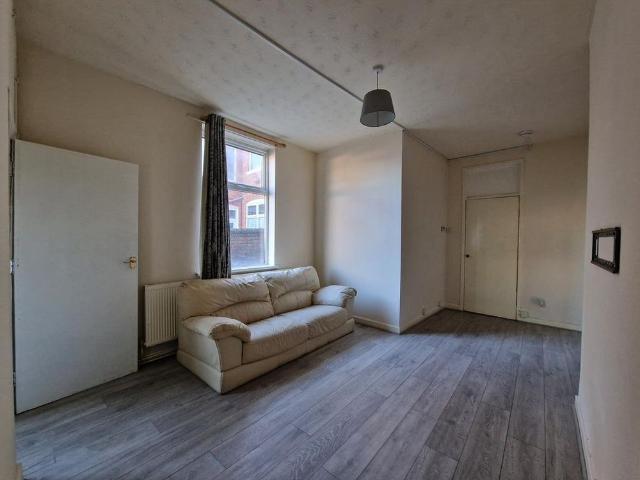 3 bedroom flat to rent