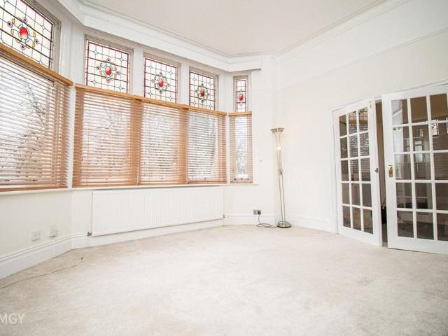 3 bedroom flat to rent