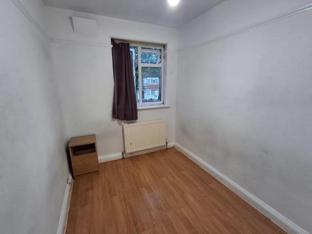 3 bedroom flat to rent