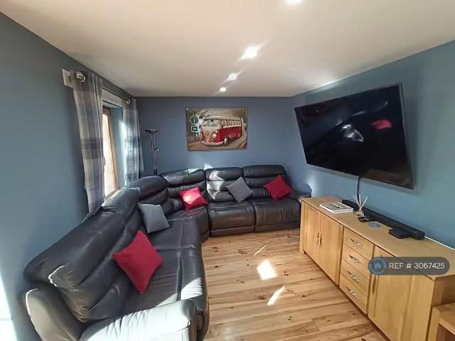 3 bedroom flat to rent